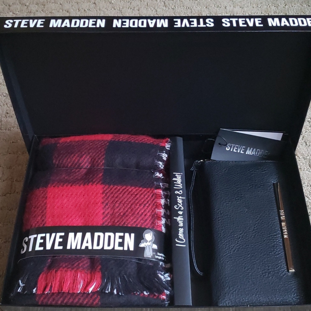 Steve Madden wallet/scarf set